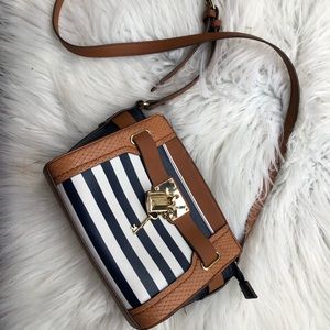 Crossbody purse